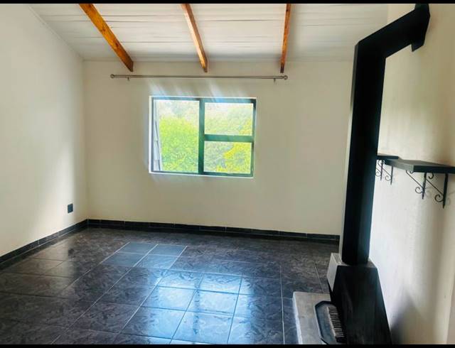 3 BEDROOM APARTMENT FOR SALE IN BRYANSTON